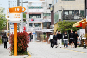 [로컬의 재발견] 고택에 물든 커피 향…광주 '동리단길'의 기적