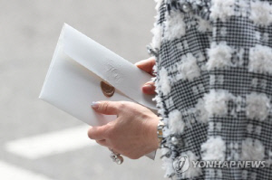[샷!] 당신의 청첩장이 1천원에 팔리고 있다