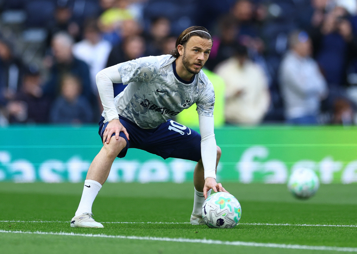 Soccer Football - Premier League - Tottenham Hotspur v Brighton & Hove Albion - Tottenham Hotspur Stadium, London, Britain - April 18, 2026 Tottenham Hotspur's James Maddison during the warm up before the match Action Images via Reuters/Matthew Childs EDITORIAL USE ONLY. NO USE WITH UNAUTHORIZED AUDIO, VIDEO, DATA, FIXTURE LISTS, CLUB/LEAGUE LOGOS OR 'LIVE' SERVICES. ONLINE IN-MATCH USE LIMITED TO 120 IMAGES, NO VIDEO EMULATION. NO USE IN BETTING, GAMES OR SINGLE CLUB/LEAGUE/PLAYER PUBLICATIONS. PLEASE CONTACT YOUR ACCOUNT REPRESENTATIVE FOR FURTHER DETAILS..