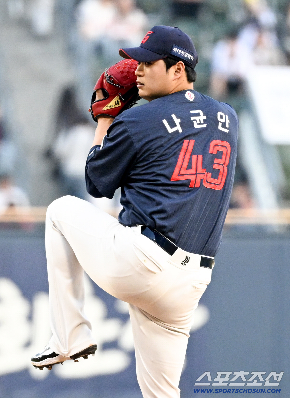 14일 잠실구장에서 열린 LG와 롯데의 경기. 롯데 나균안이 역투하고 있다. 잠실=박재만 기자 pjm@sportschosun.com/2026.04.14/