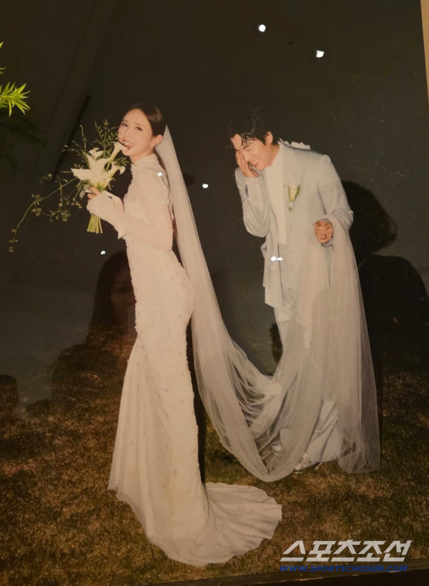 채리나, 신지♥문원 '극비 결혼식' 공개했다..웨딩드레스 입은 신지에 "너무 눈부셔"