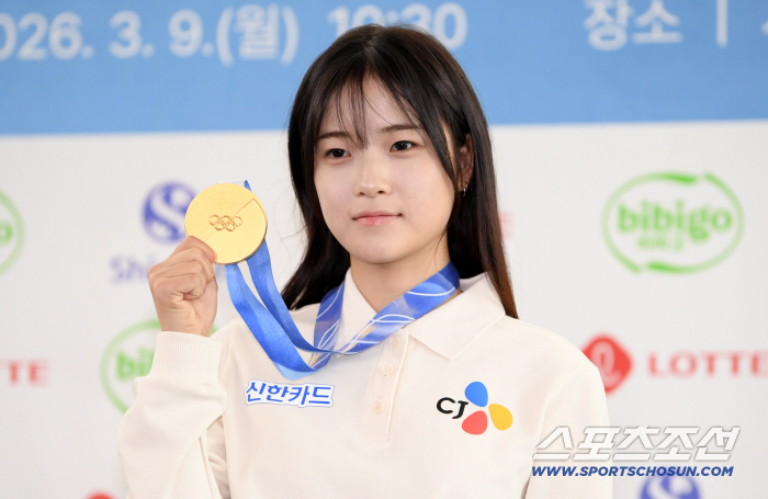 벌써 돌아왔다! 기적의 금메달→'골절만 3곳' 韓 국민 영웅, 본격 복귀 시동...환상적인 기술 영상→'철푸덕' 연습 장면까지 공개