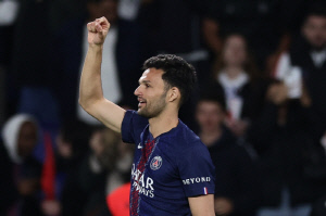 "강인아, 나 먼저 떠날게" HERE WE GO 피셜 떴다! 이강인과 양대 핵심 백업, 올 여름 PSG 떠날 듯