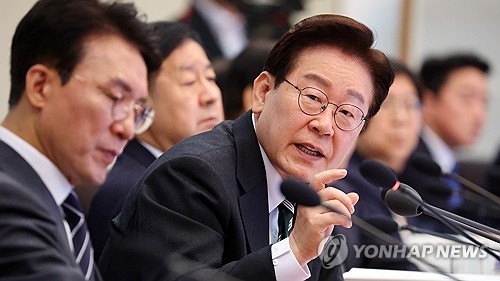 (서울=연합뉴스) 김도훈 기자 = 이재명 대통령이 28일 청와대에서 열린 국무회의 겸 비상경제점검회의에서 발언하고 있다. 2026.4.28 superdoo82@yna.co.kr