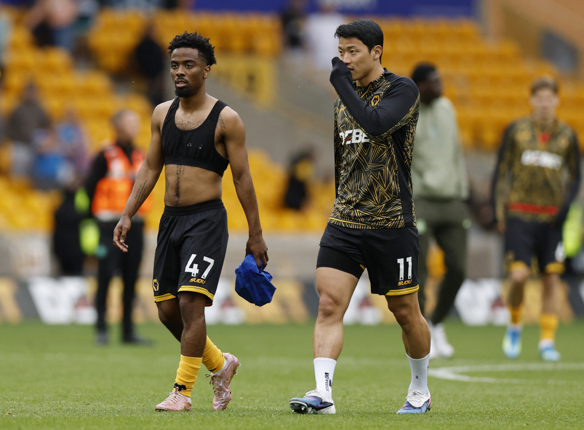 Soccer Football - Premier League - Wolverhampton Wanderers v Sunderland - Molineux Stadium, Wolverhampton, Britain - May 2, 2026 Wolverhampton Wanderers' Angel Gomes and Hwang Hee-chan after the match Action Images via Reuters