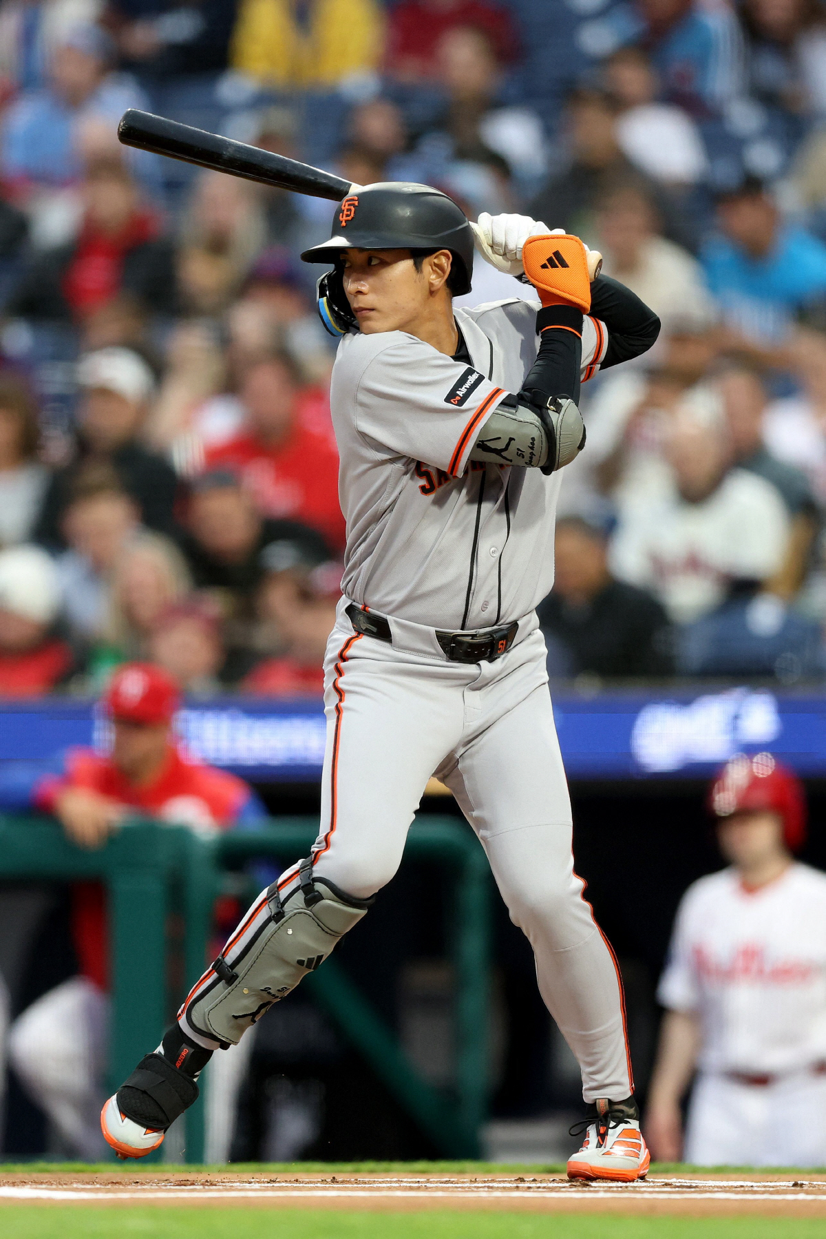 PHILADELPHIA, PENNSYLVANIA - APRIL 28: Jung Hoo Lee #51 of the San Francisco Giants at bat during a game against the Philadelphia Phillies at Citizens Bank Park on April 28, 2026 in Philadelphia, Pennsylvania. Emilee Chinn/Getty Images/AFP (Photo by Emilee Chinn / GETTY IMAGES NORTH AMERICA / Getty Images via AFP)