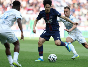 '선발 복귀→풀타임' 이강인 맹활약, 상대 '꽈당' 부른 '환상 개인기' 폭발…PSG, 로리앙과 2-2 무승부