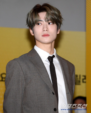 [공식]NCT 재현, 오늘(3일) 멤버 정우 배웅 속 전역…시즈니 '꽃신' 신겼다