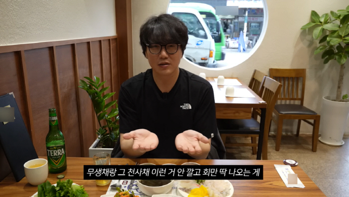 성시경 유튜브 나온 ‘맛집’, 폐업 후 가게에 반려견 유기 의혹..업주 “급한 사정 있었다”