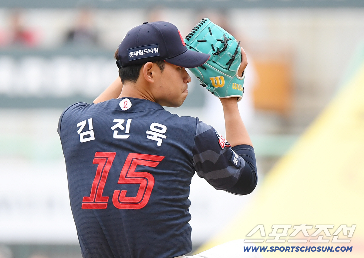 3일 인천 SSG랜더스필드에서 열린 롯데-SSG전. 롯데 선발투수로 마운드에 오른 김진욱. 정재근 기자 cjg@sportschosun.com/2026.5.3/