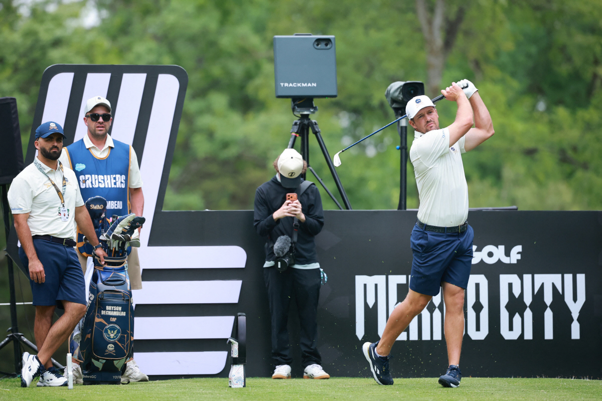 MEXICO CITY, MEXICO - APRIL 15: Bryson DeChambeau of Crushers GC plays his shot from the 17th tee prior to LIV Golf Mexico City at Club de Golf Chapultepec on April 15, 2026 in Mexico City. Hector Vivas/Getty Images/AFP (Photo by Hector Vivas / GETTY IMAGES NORTH AMERICA / Getty Images via AFP)