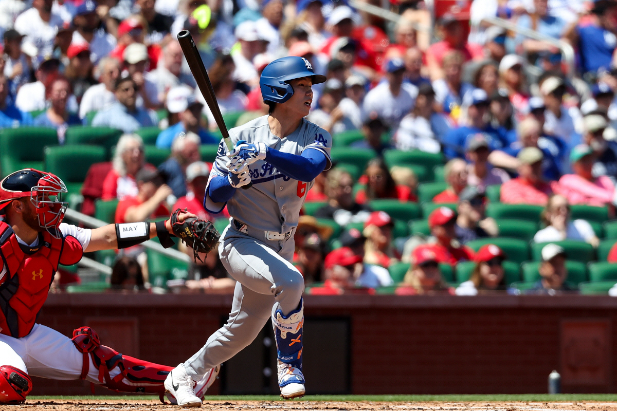 Los Angeles Dodgers' Hyeseong Kim follows through for an RBI single during the second inning of a baseball game against the St. Louis Cardinals, Sunday, May 3, 2026, in St. Louis. (AP Photo/Scott Kane)