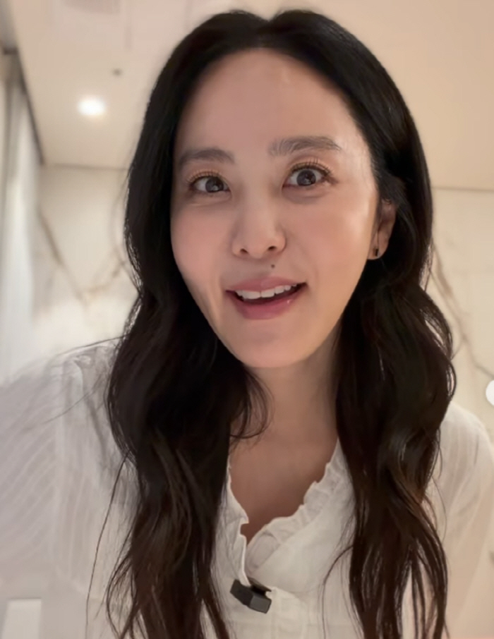 박지윤, '루머 유포 의혹' 전남편 논란 속...두 자녀와 외출 "독한 나"