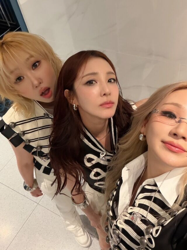 "박봄만 빠졌네" 2NE1…산다라박·CL·민지, 셀카로 드러낸 ‘3인 케미’