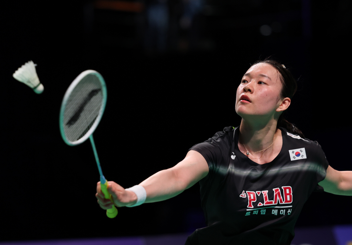 (260503) -- HORSENS, May 3, 2026 (Xinhua) -- Kim Ga Eun of South Korea hits a return in the singles match against Chen Yufei of China during the finals between China and South Korea at the BWF Uber Cup badminton women's team championship in Horsens, Denmark, on May 3, 2026. (Xinhua/Wu Huiwo)
