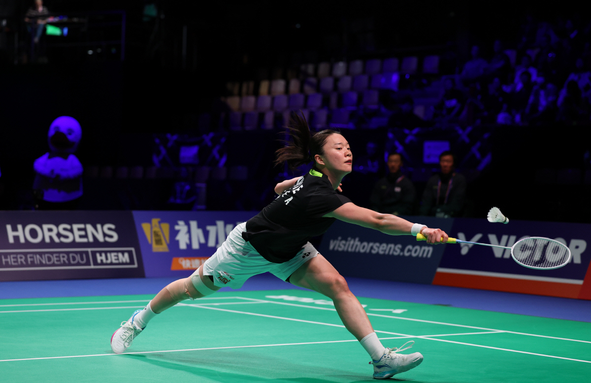 (260503) -- HORSENS, May 3, 2026 (Xinhua) -- Kim Ga Eun of South Korea hits a return in the singles match against Chen Yufei of China during the finals between China and South Korea at the BWF Uber Cup badminton women's team championship in Horsens, Denmark, on May 3, 2026. (Xinhua/Wu Huiwo)