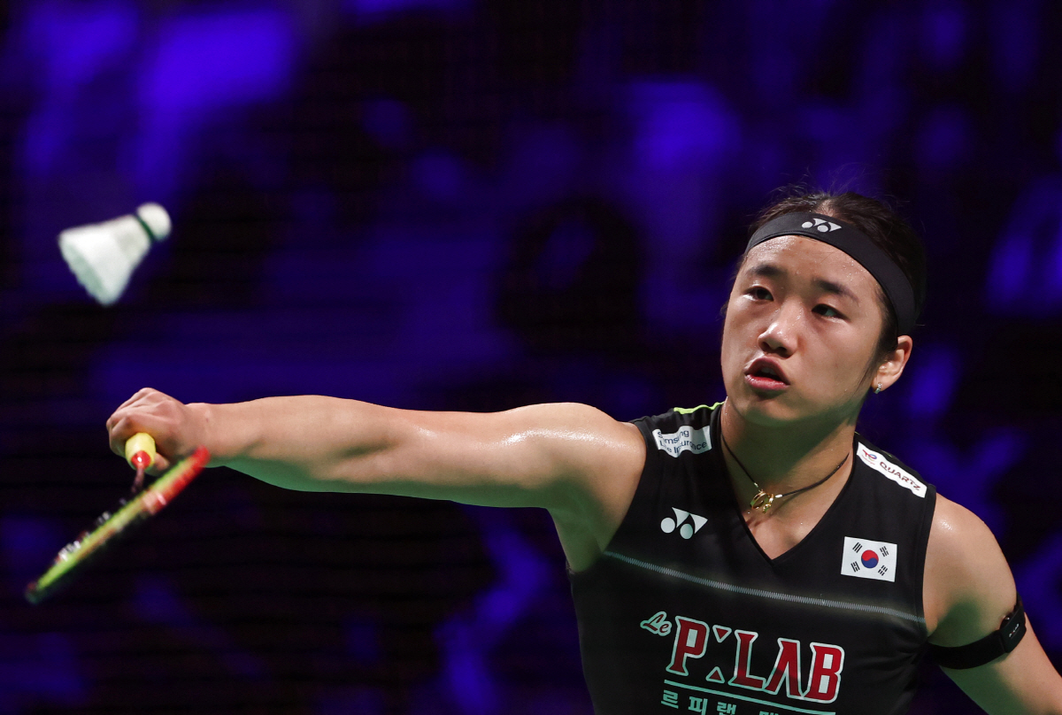 (260503) -- HORSENS, May 3, 2026 (Xinhua) -- An Se Young of South Korea hits a return in the singles match against Wang Zhiyi of China during the final between China and South Korea at the BWF Uber Cup badminton women's team championship in Horsens, Denmark, on May 3, 2026. (Xinhua/Wu Huiwo)