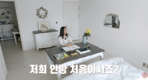 강수지, ♥김국진과 쓰는 독특한 안방 공개.."침대 끝에 식탁 배치"