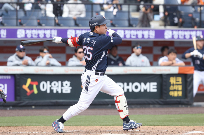 '양의지에게 의지해'…양석환은 갔지만 양의지는 못보내는 이유→철썩같은 믿음에 보답하나