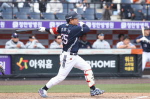 '양의지에게 의지해'…양석환은 갔지만 양의지는 못보내는 이유→철썩같은 믿음에 보답하나
