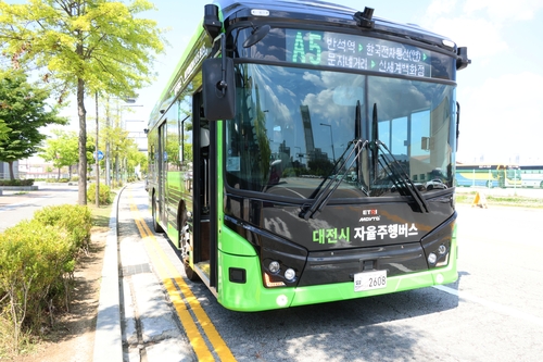 [르포] "신통하다…상용화 기대" 요금 받는 대전 자율주행 버스 타보니