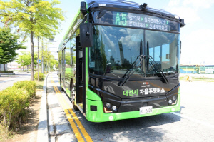 [르포] "신통하다…상용화 기대" 요금 받는 대전 자율주행 버스 타보니