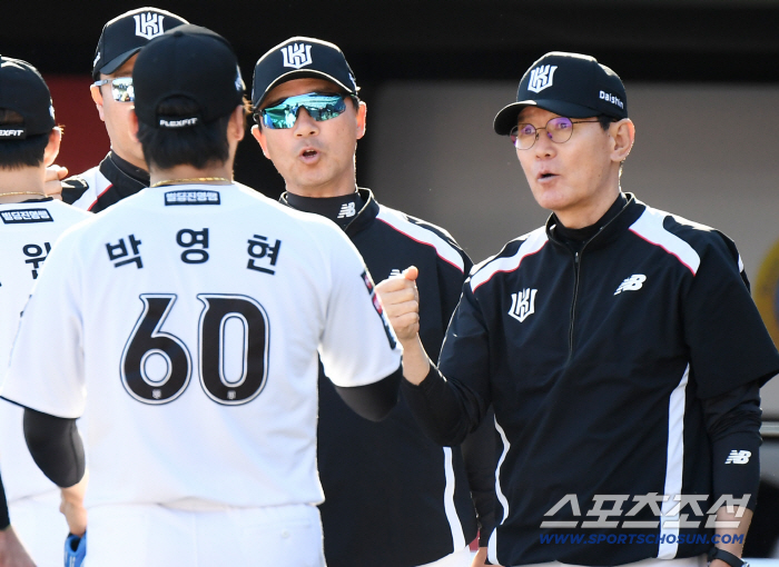 '연투시 멀티이닝시 능력치 10% 증가' 강화 마법 → KT 수호신 박영현 "그냥 8회 위기면 나간다 생각하고 있어" 