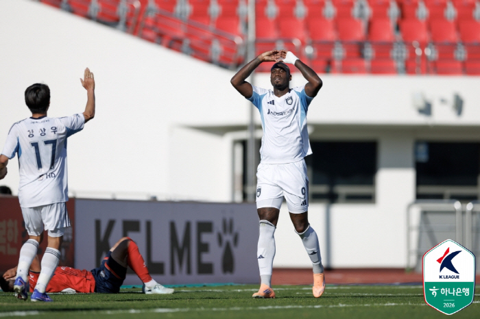 4경기 만에 '무승 탈출' 성공! 말컹-야고 터진 울산, 분위기 반전 성공...김천전 2-1 승리[K리그1 현장리뷰]