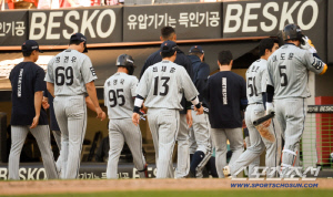 '1위→꼴찌' 한화 휘청, 이렇게 다 아플 수가 있나…"20년 감독하면서 처음" 최대 위기다