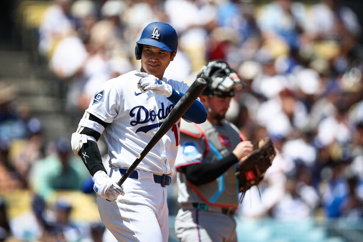 LOS ANGELES, CALIFORNIA - APRIL 29: Shohei Ohtani #17 of the Los Angeles Dodgers reacts at bat in the first inning against the Miami Marlins at Dodger Stadium on April 29, 2026 in Los Angeles, California. Meg Oliphant/Getty Images/AFP (Photo by Meg Oliphant / GETTY IMAGES NORTH AMERICA / Getty Images via AFP)