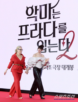 '악프입2' 첫 주말 3441억원 수익..메릴 스트립→에밀리 블런트 월드와이드 최고 오프닝 기록