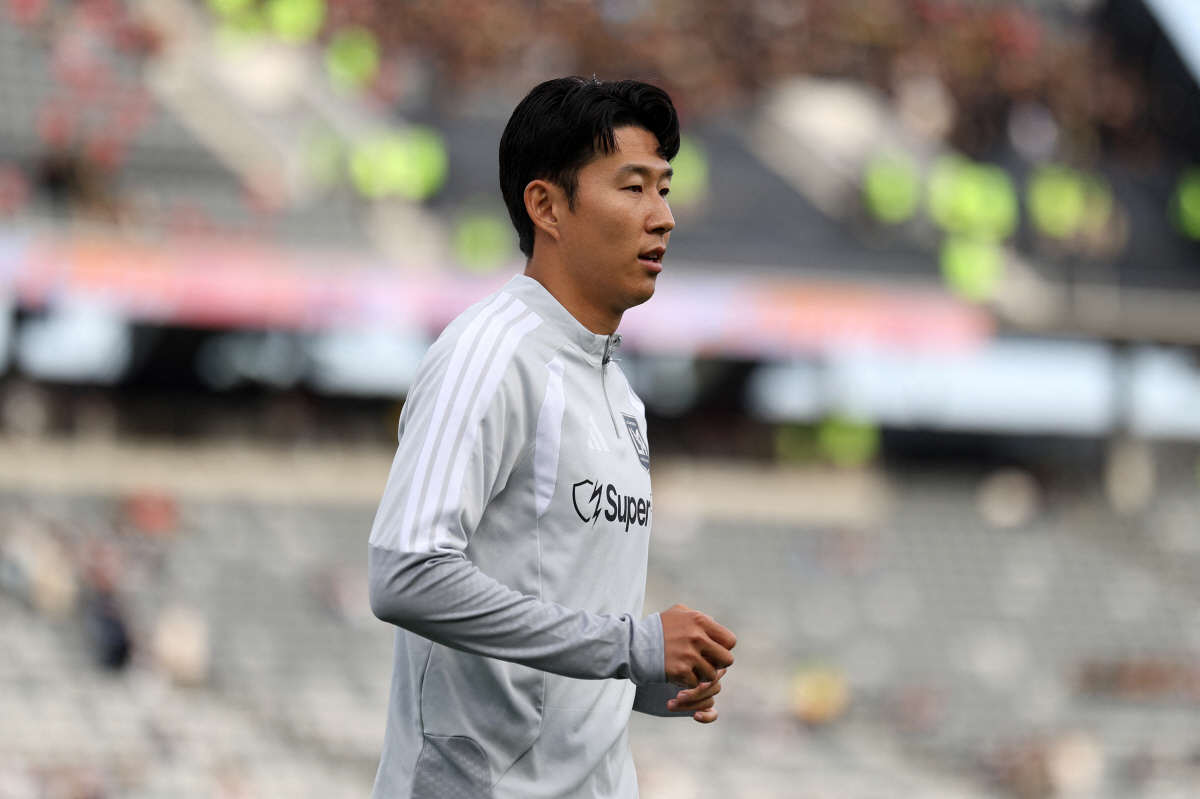 SAN DIEGO, CALIFORNIA - MAY 02: Son Heung-Min #7 of Los Angeles FC warms up prior to the MLS match between San Diego FC and Los Angeles Football Club at Snapdragon Stadium on May 02, 2026 in San Diego, California. Luiza Moraes/Getty Images/AFP (Photo by Luiza Moraes / GETTY IMAGES NORTH AMERICA / Getty Images via AFP)