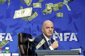 "월드컵 중계권료 4000억? 우리가 호구냐" FIFA 이중잣대에 14억 중국팬 '분노 폭발'
