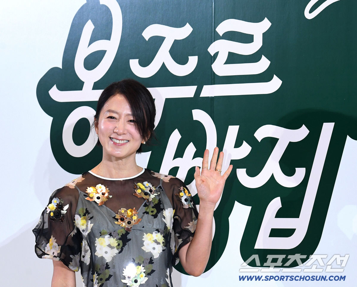 6일 서울 명동 커뮤니티 마실에서 쿠팡플레이 '봉주르빵집' 제작발표회가 열렸다. 포즈를 취하고 있는 김희애. 명동=송정헌 기자 songs@sportschosun.com/2026.05.06/