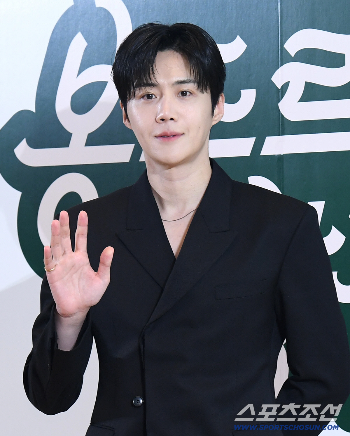 6일 서울 명동 커뮤니티 마실에서 쿠팡플레이 '봉주르빵집' 제작발표회가 열렸다. 포즈를 취하고 있는 김선호. 명동=송정헌 기자 songs@sportschosun.com/2026.05.06/