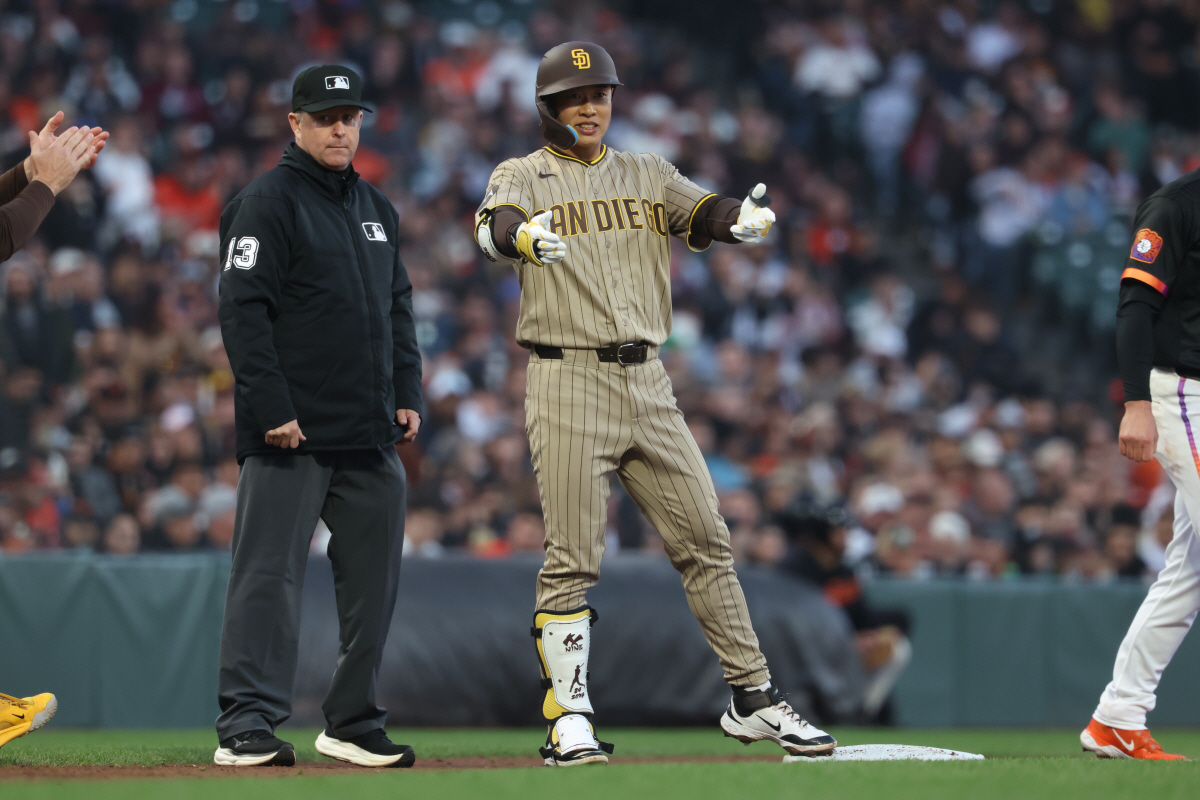 San Diego Padres' Sung-Mun Song gestures to his teammates after hitting an RBI double during the fourth inning of a baseball game against the San Francisco Giants in San Francisco, Tuesday, May 5, 2026. It was Song's first MLB hit. (AP Photo/Jed Jacobsohn)