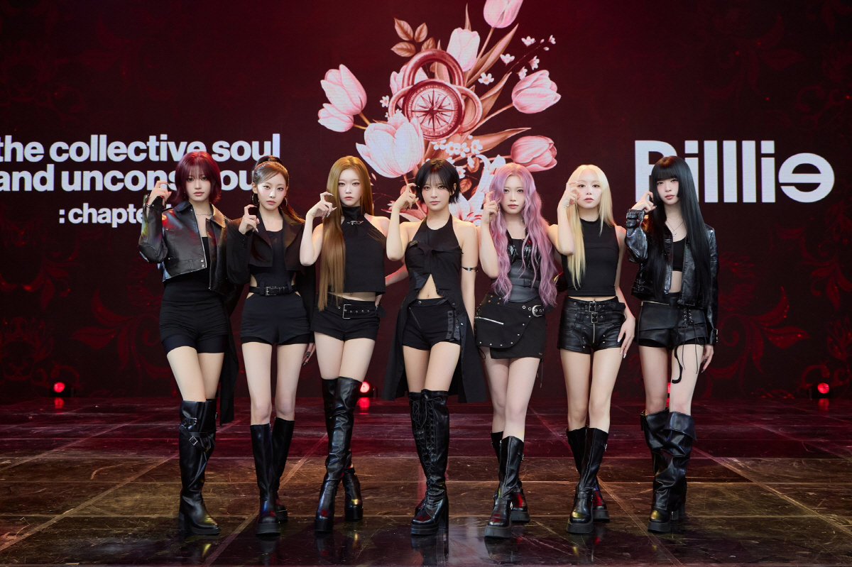 빌리 멤버 시윤, 션, 츠키, 문수아, 하람, 수현, 하루나(왼쪽부터). 사진제공=미스틱스토리