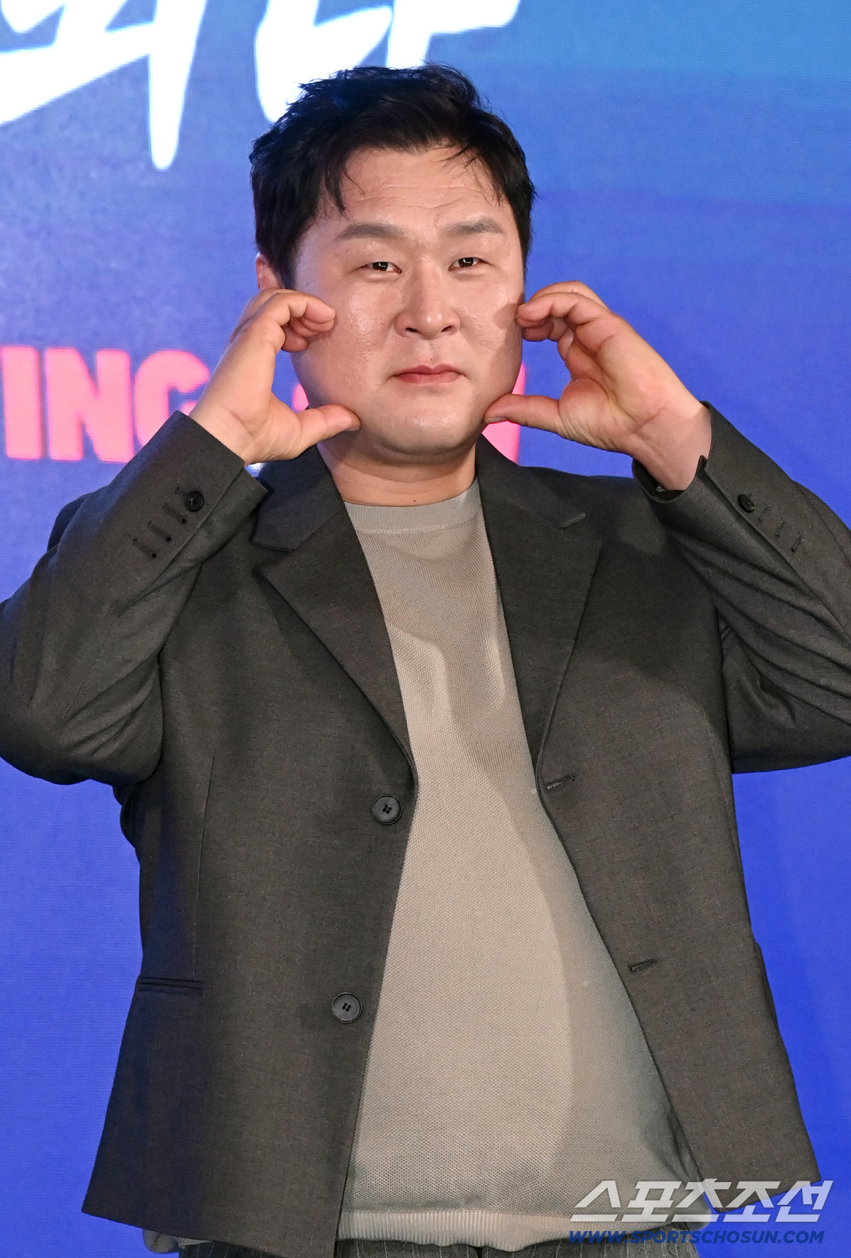 6일 풀만 앰배서더 서울 이스트폴에서 열린 티빙 오리지널 시리즈 '취사병 전설이 되다'의 제작발표회. 윤경호가 포토타임을 갖고 있다. 허상욱 기자 wook@sportschosun.com/2026.05.06/