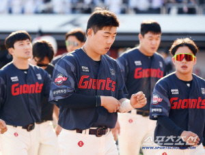 오자마자 2안타 1타점 → 4번 출격! 돌아온 나승엽 고승민 전진배치 "우리 팀의 중심타자니까" [수원포커스]