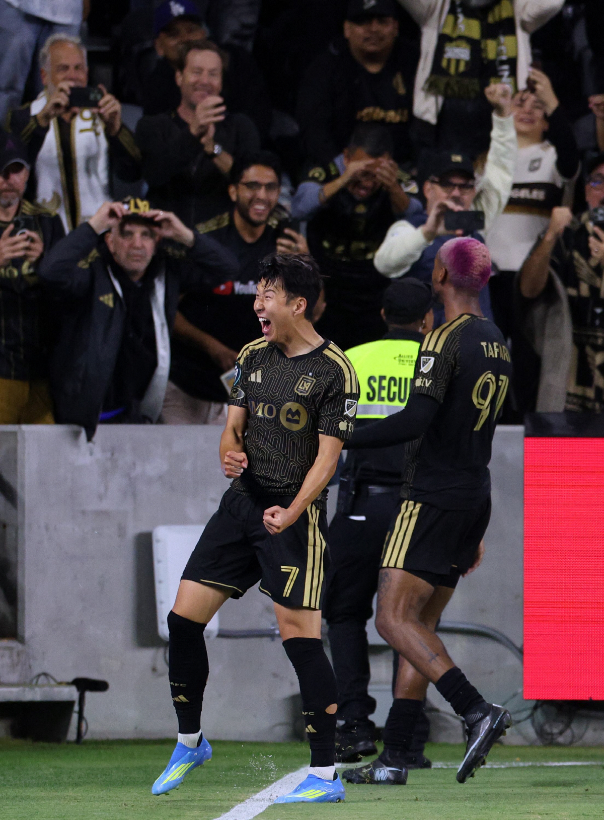 LOS ANGELES, CALIFORNIA - APRIL 29: Son Heung-Min #7 of the Los Angeles Football Club celebrates after teammate Nkosi Tafari #91 scored the winning goal against Toluca during CONCACAF Champions Cup 2026 semifinals first leg at BMO Stadium on April 29, 2026 in Los Angeles, California. Kevork Djansezian/Getty Images/AFP (Photo by KEVORK DJANSEZIAN / GETTY IMAGES NORTH AMERICA / Getty Images via AFP)