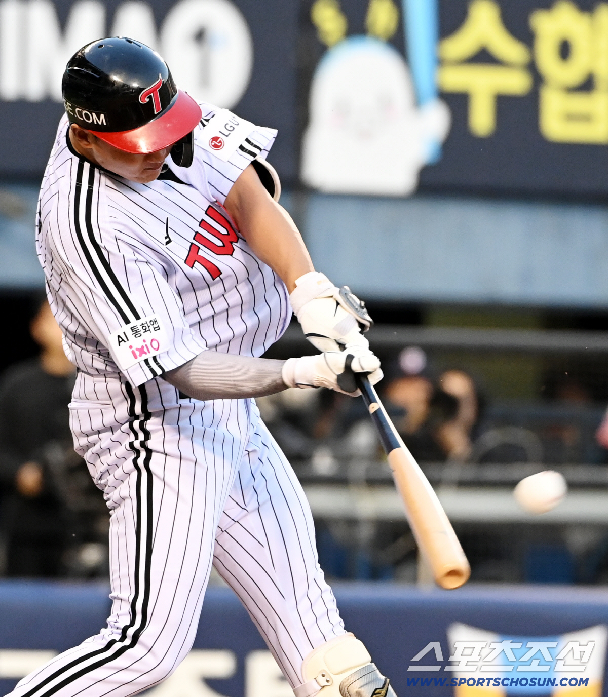 6일 잠실야구장에서 열린 두산과 LG의 경기. 2회말 1사 1루 이재원이 선제 2점홈런을 치고 있다. 잠실=허상욱 기자 wook@sportschosun.com/2026.05.06/