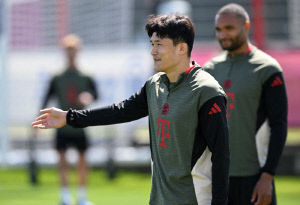 "토트넘-뉴캐슬 영입 관심 표명"...韓 축구 대형 경사 예고, 김민재 한국인 프리미어리거 명맥 이을까 "EPL 이적, 이상적인 선택지"