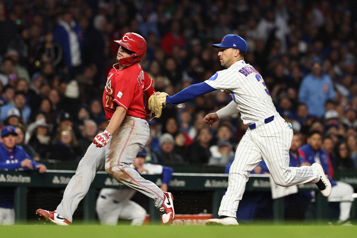 CHICAGO, ILLINOIS - MAY 6: Alex Bregman #3 of the Chicago Cubs tags out Sal Stewart #27 of the Cincinnati Reds during the sixth inning at Wrigley Field on May 6, 2026 in Chicago, Illinois. Geoff Stellfox/Getty Images/AFP (Photo by Geoff Stellfox / GETTY IMAGES NORTH AMERICA / Getty Images via AFP)