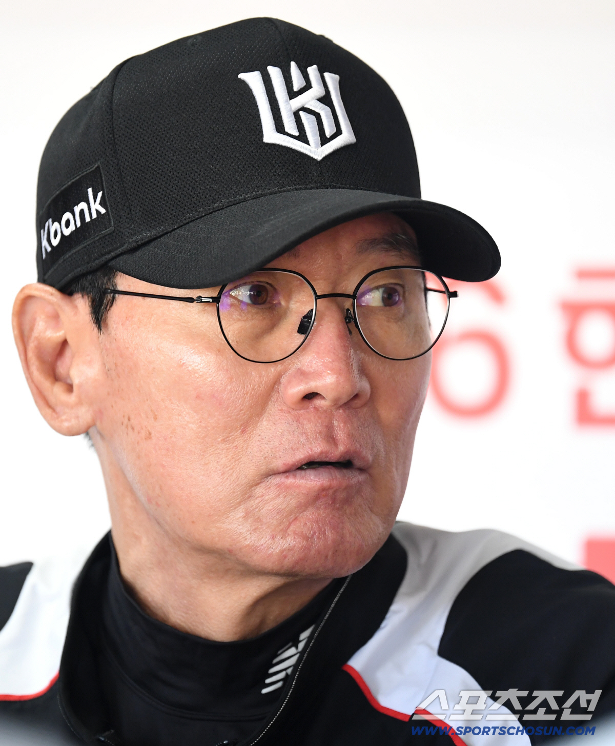 6일 수원케이티위즈파크에서 열리는 KT와 롯데의 경기. 인터뷰하고 있는 KT 이강철 감독. 수원=송정헌 기자 songs@sportschosun.com/2026.05.06/