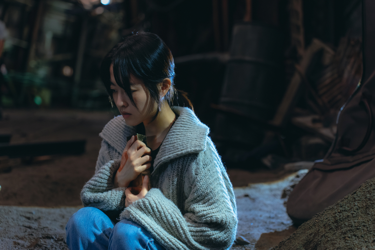 "죽일까?" 묻는 김성철에 "죽여" 답한 뽀블리..'골드랜드' 박보영, 눈빛부터 바뀌었다
