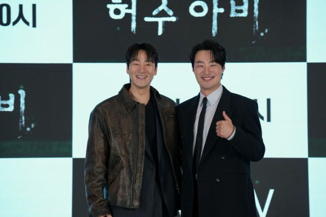 '허수아비' 박해수X이희준, 소속사 배우→직원 가정에 어버이날 꽃 선물