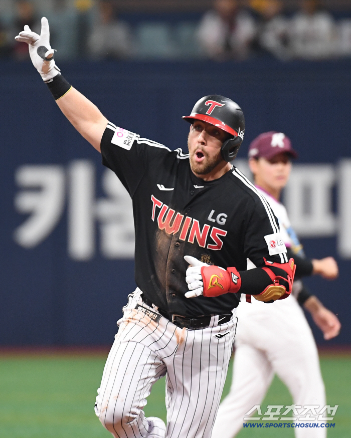 '왼쪽 파울홈런→오른쪽 몬스터월 투런포' 찾았다! 4번 타자. 천성호→오지환→결론은 오스틴