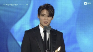 '백상 첫 뮤지컬 연기상' 김준수, 소신 발언 "남녀 따로 시상했으면" (백상예술대상)