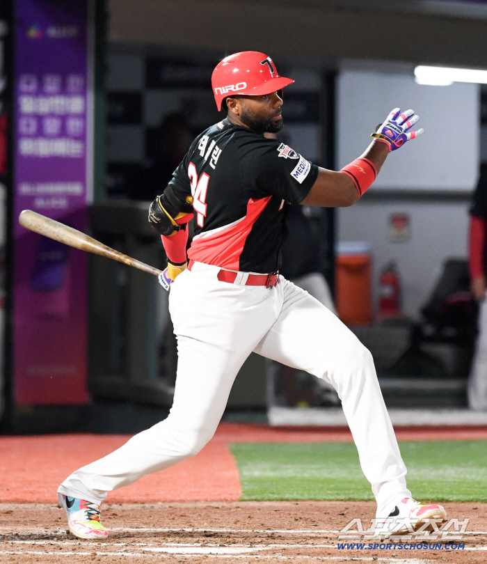 KBO 최초 기록 탄생! KIA 외인 '초대박' 났다…KIA, 롯데 잡고 2연패 탈출 