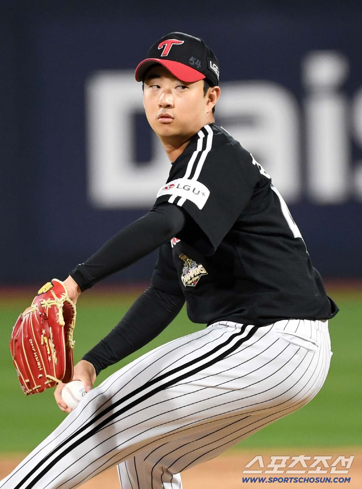 30일 수원KT위즈파크에서 열린 KT와 LG의 경기. LG 김진수가 역투하고 있다. 수원=박재만 기자 pjm@sportschosun.com/2026.04.30/